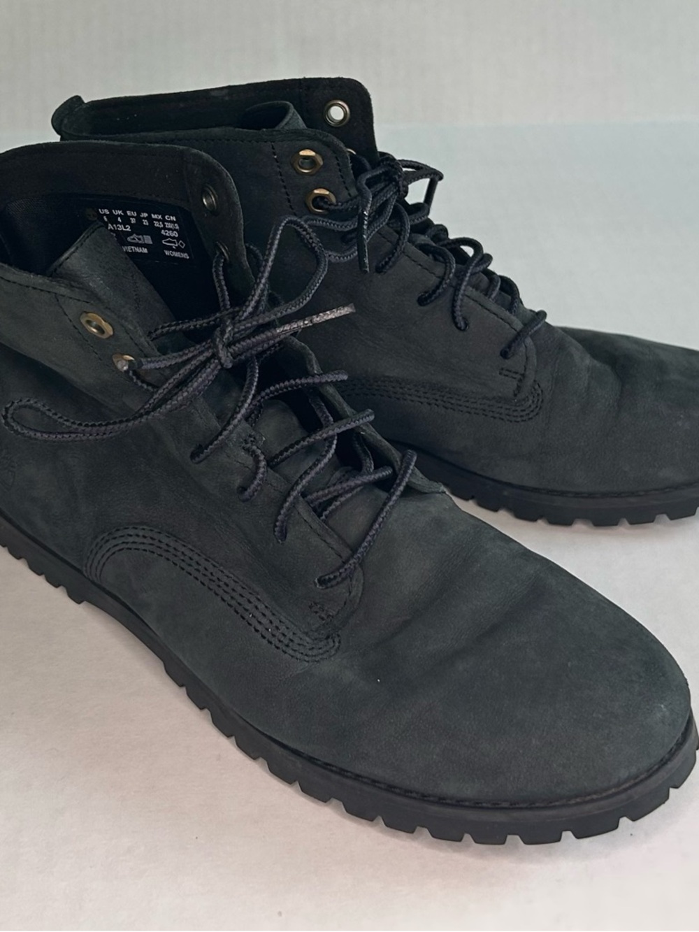 Timberland Women's Size 6 Grey Lace-Up Suede Boots